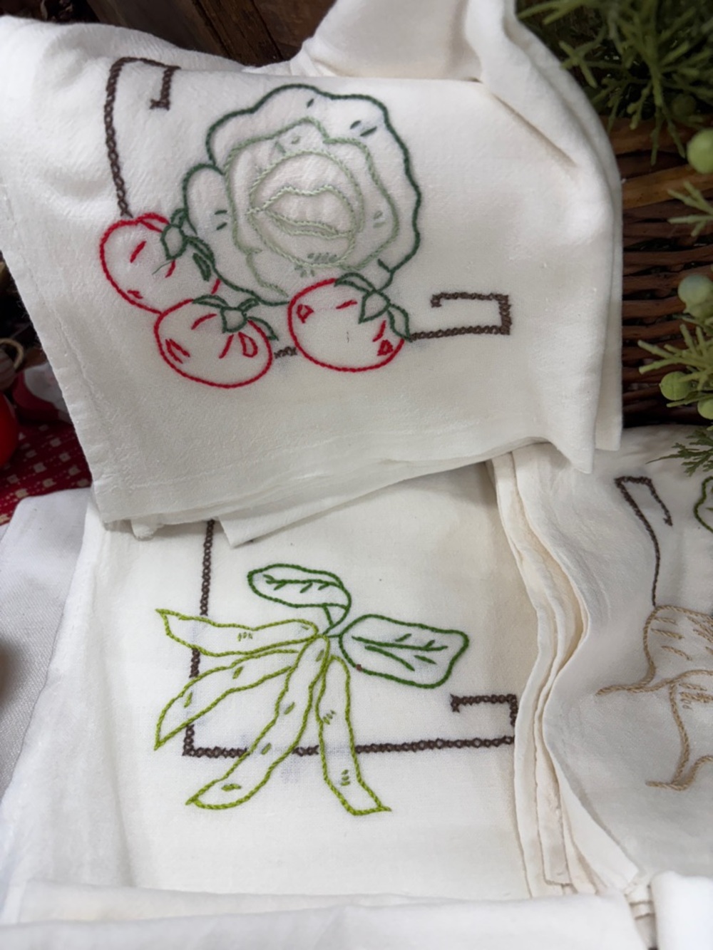 Vintage Embroidered Vegetable Kitchen Tea Towels - White - Picture 3 of 6